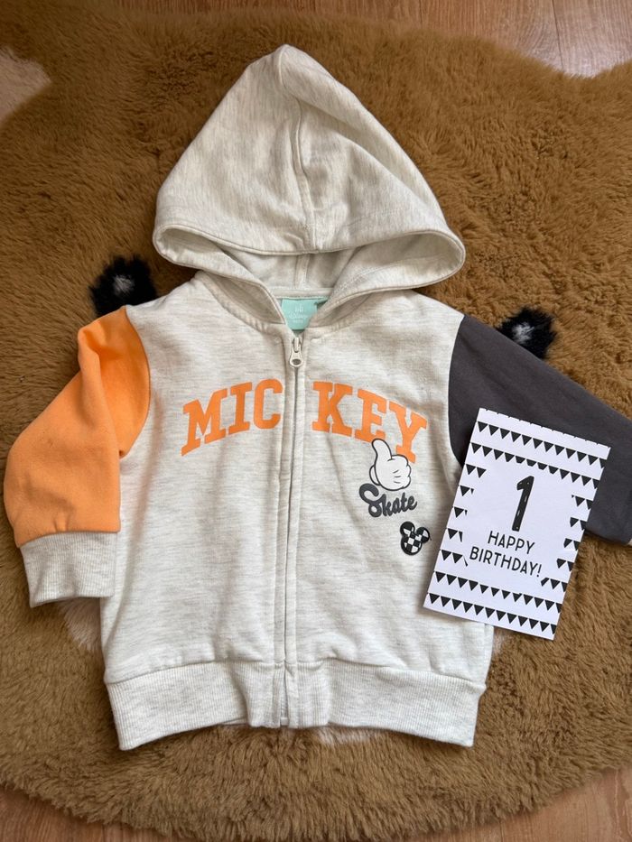 Gilet gris à capuche Mickey skate Disney t.12m