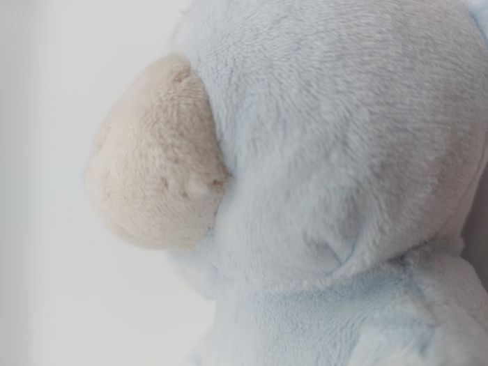 Peluche doudou ours bleu blanc beige gris INTERBABY bonnet étoiles argent 25 cm - photo numéro 4