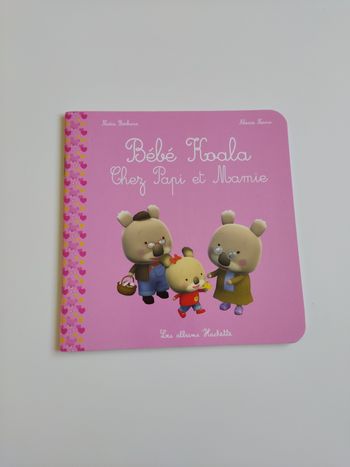 Bébé koala chez papi et mamie 