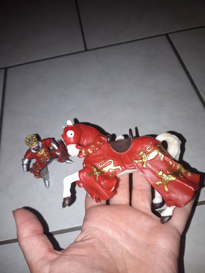 Chevalier avec son cheval - photo numéro 3