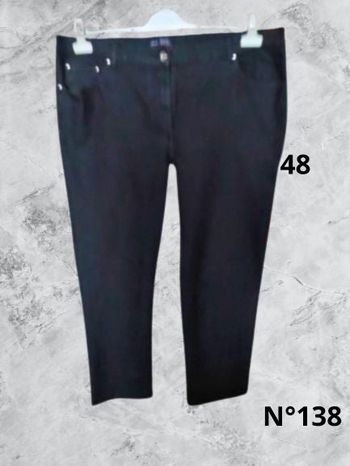 N°138 Jean noir T48. Anne Kelly. Taille haute, coupe droite.