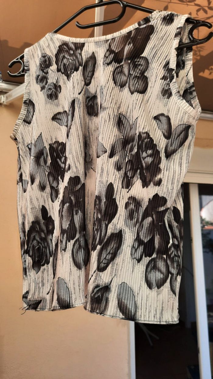 Débardeur léger blanc & ses fleurs noires - photo numéro 4