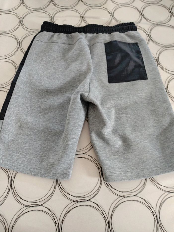 Short 12 ans comme neuf - photo numéro 4