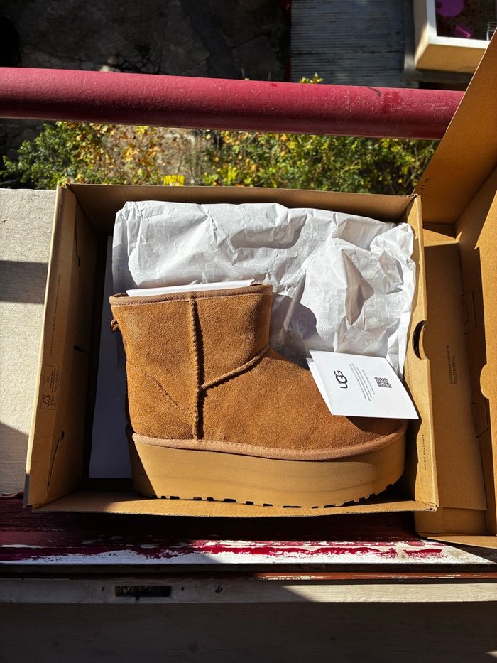 UGG Classic Ultra Mini Platform - Taille 37 - Neuves - photo numéro 8