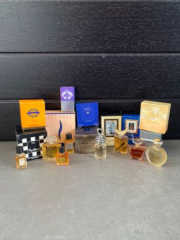 Lot 18 miniatures