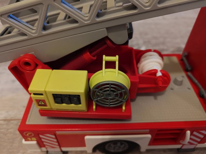 camion grande échelle pompier Playmobil - photo numéro 11