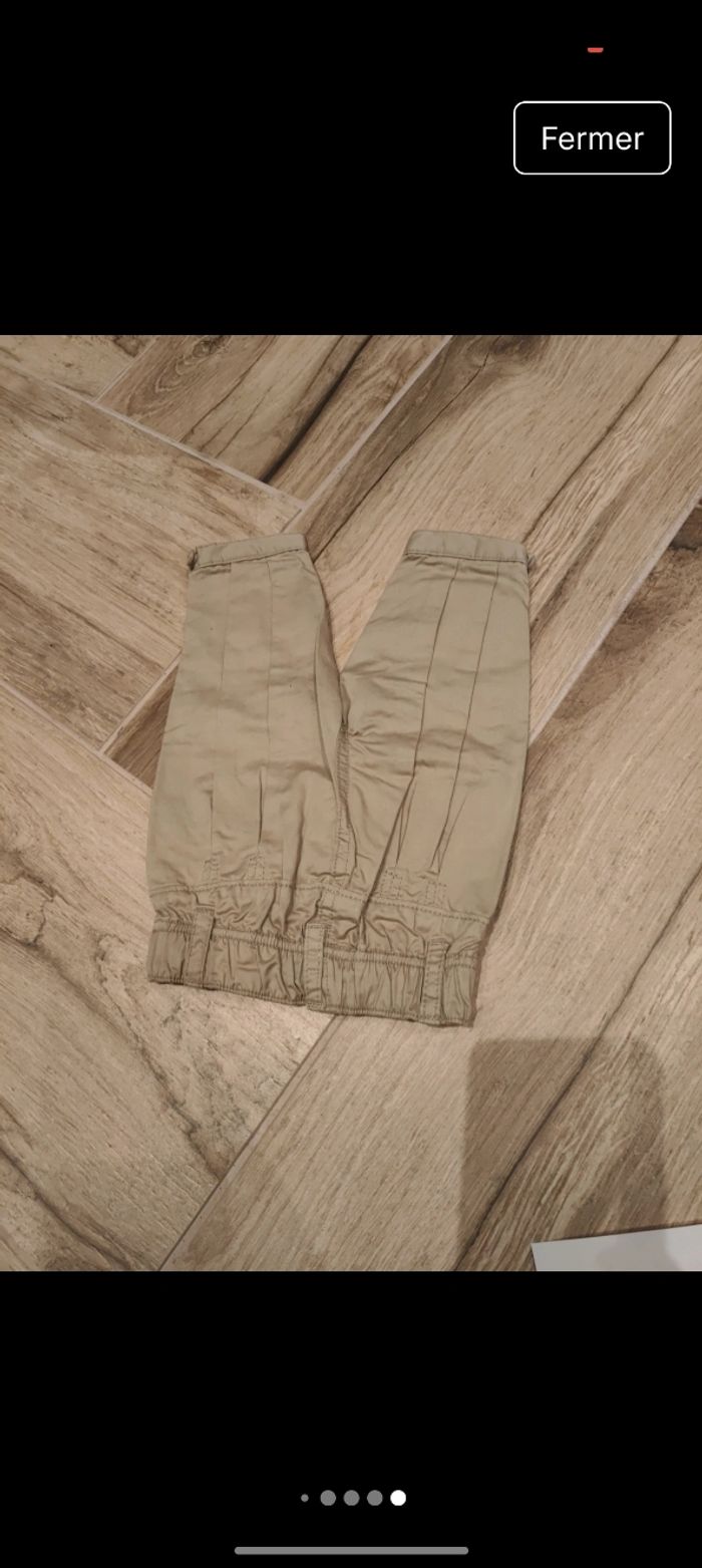 Lot 2 leggings rose et blanc à fleurs 
et 1 pantalon habillé pincé beige 
Taille 3 mois 59 cm
Marque Gémo tape à l'oeil et tex - photo numéro 6