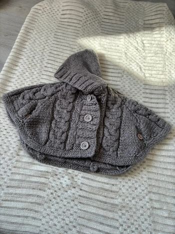 Petite cape fille en laine 1-2 an