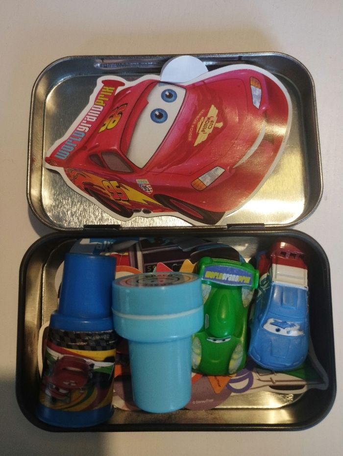 Peti boite cars avec stickers et accessoires - photo numéro 9