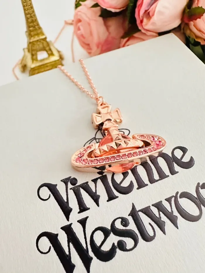 🪐Collier Vivienne Westwood Orbite rose gold & zirconiums roses - photo numéro 4