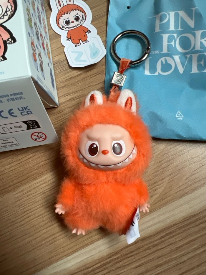 Labubu Pin for Love Z - photo numéro 2