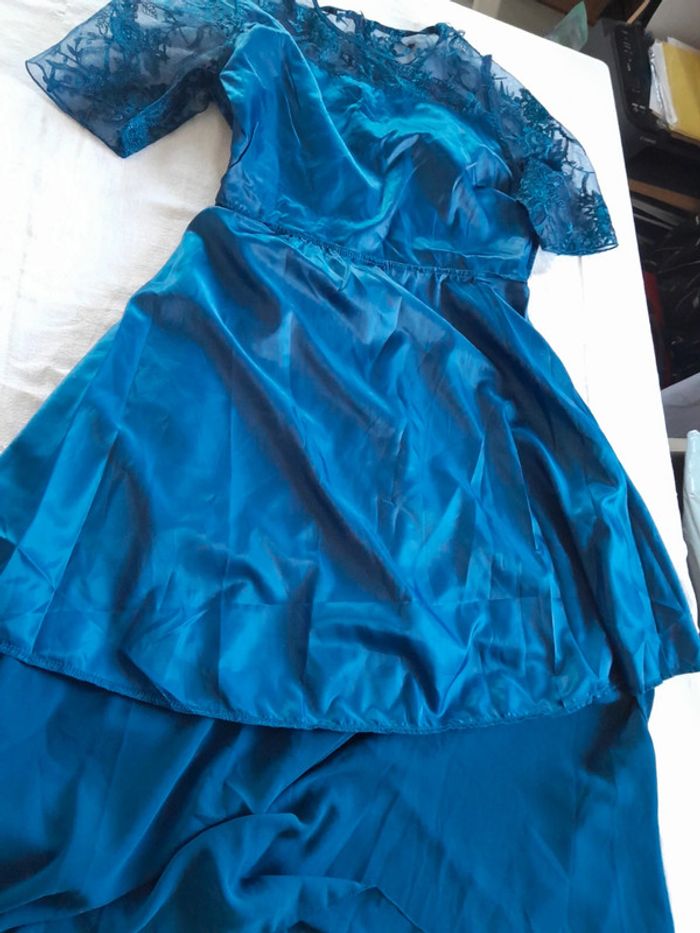 Jolie robe de cérémonie été mi mollet dentelles et drapée taille - photo numéro 10