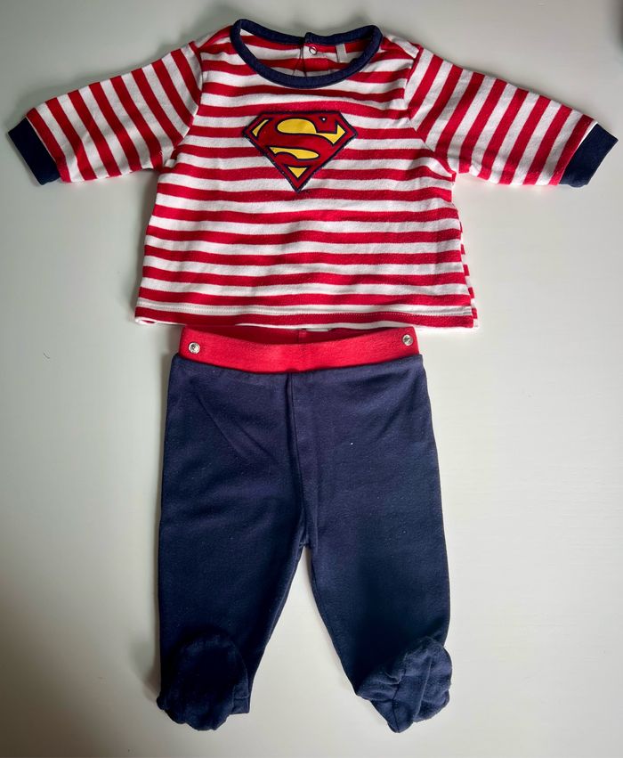 Lot de deux pyjamas 2 pièces taille 3 mois.