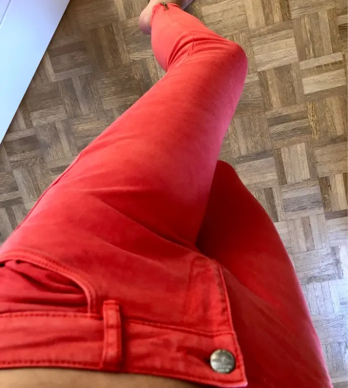 Pantalon jean rouge - photo numéro 3