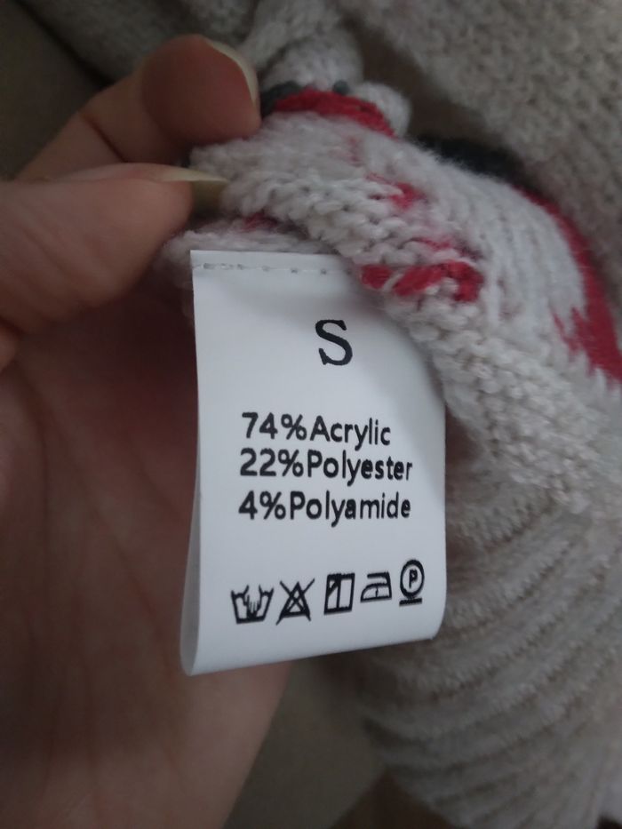 Gilet beige avec des cerises neuf. 13€ au lieu de 36€ - photo numéro 5