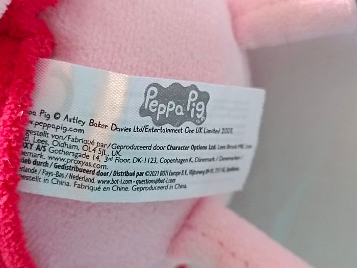 Peluche Peppa Pig en plastique recyclé - photo numéro 3