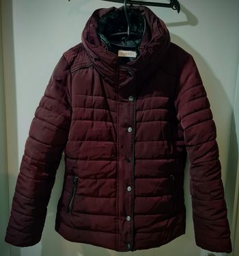 T. 36 - Veste d’hiver Camaïeu – bordeaux, chaude et élégante