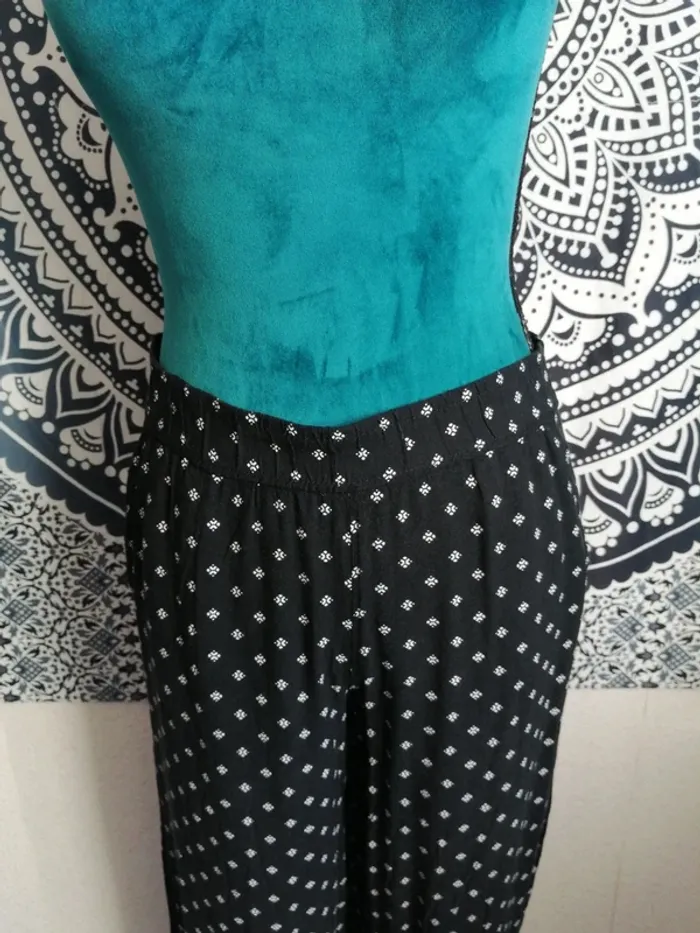 Pantalon noir fluide large à motifs géométriques à poches élastique à la taille / up 2 fashion / (M) - photo numéro 2