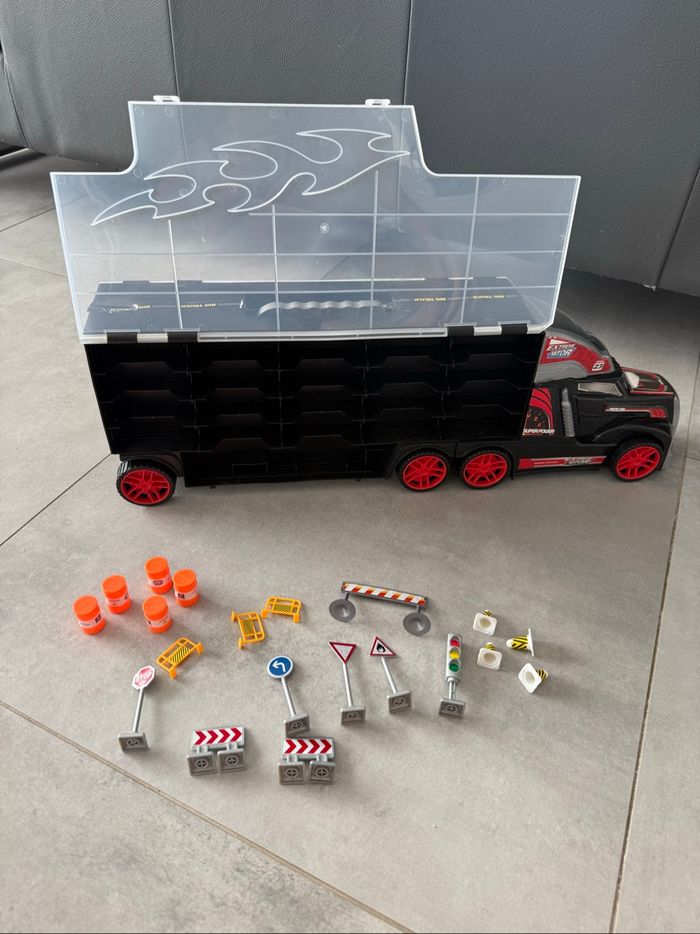 Camion de transport petite voiture avec accessoires