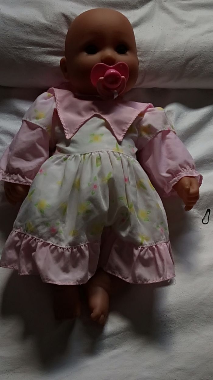 Poupon fille avec 2 tenues - photo numéro 2