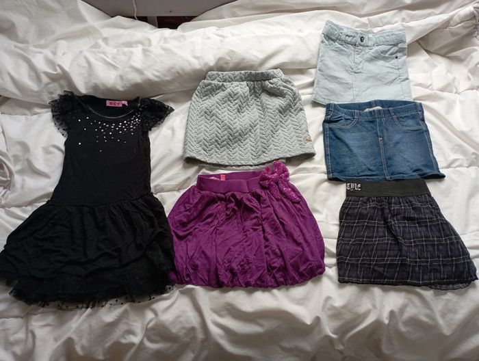 Lot 5 jupes et 1 robe marques diverses 4 ans 20€ neuf