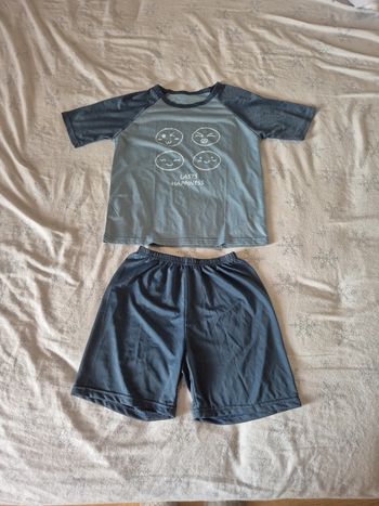 Ensemble pyjama 130 cm jamais porté