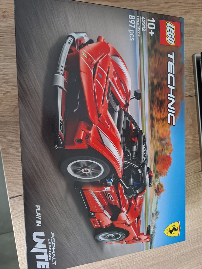 Voiture ferrari lego neuve emballer