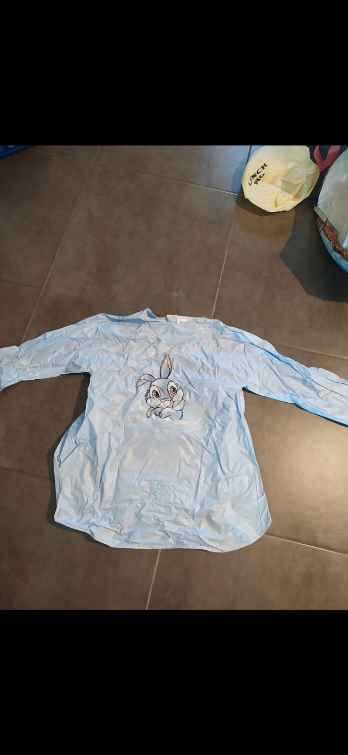 Tablier Disney en très bon état avec paillettes