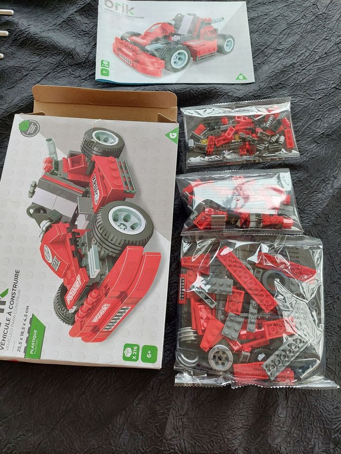 Véhicule à construire style lego