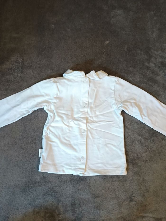 Tee-shirt manches longues blanc avec un petit col - photo numéro 4