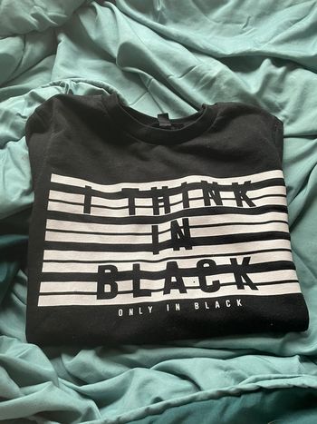 Pull noir