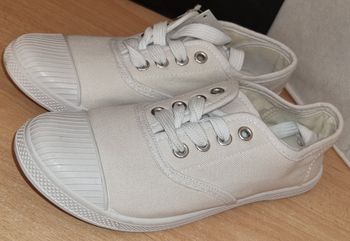 Chaussure a lacets blanche