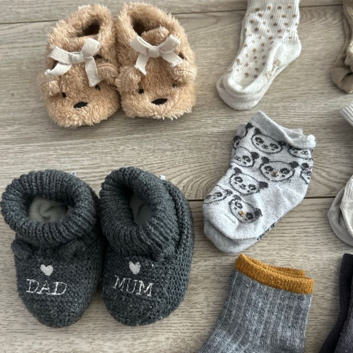 Lot chaussons/ chaussettes - photo numéro 2