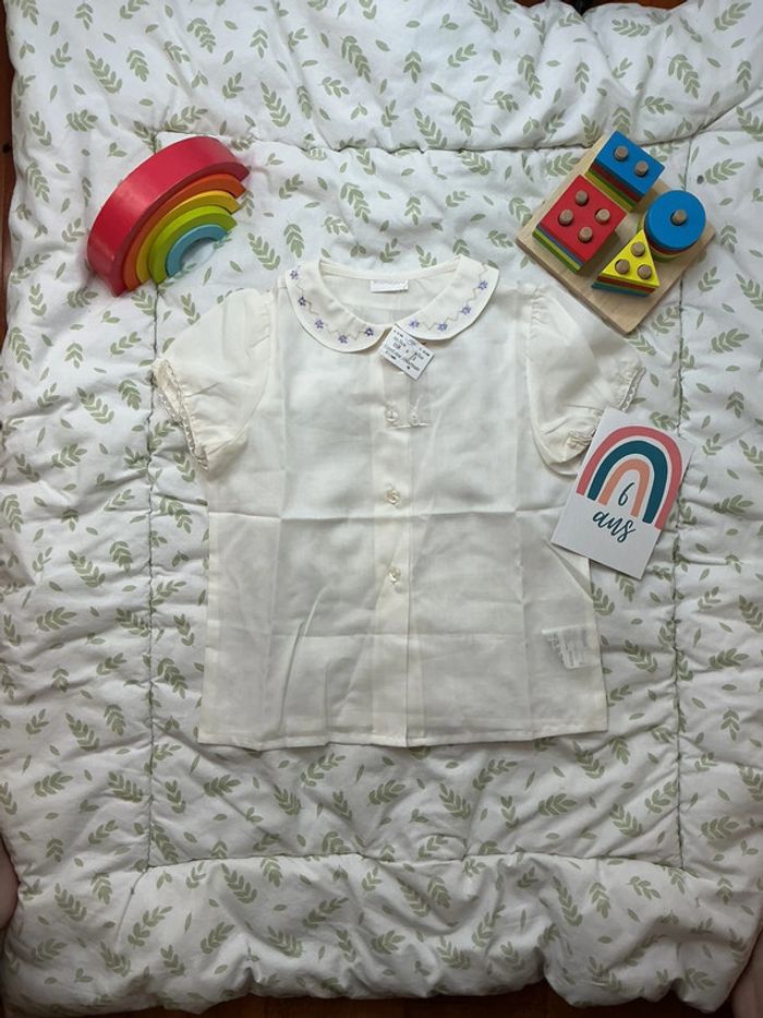 Chemise minimayoral manches courtes 6 ans beige en voile broderies violet sur le col