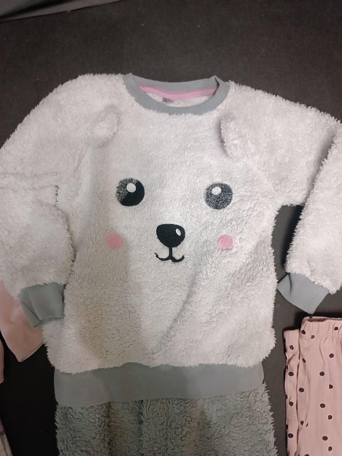 Lot de 2 pyjamas et 2 pantalons plus fins fille 3ans - photo numéro 2