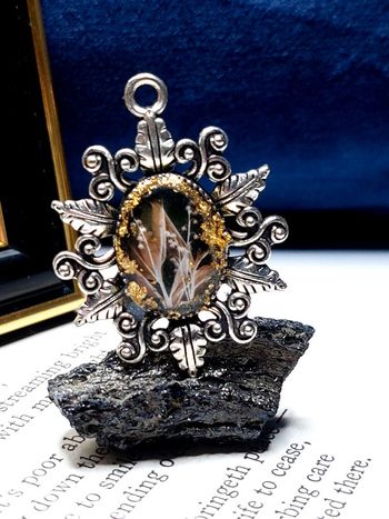 Magnifique pendentif médaillon style vintage victorien