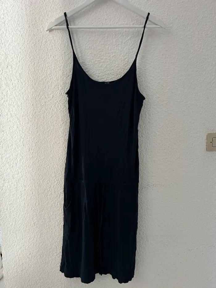 Robe d’été bleu marine avec des poches