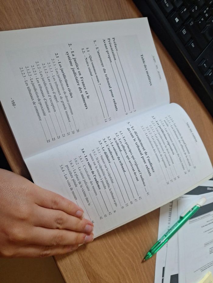 Livre juger les jeunes - photo numéro 8