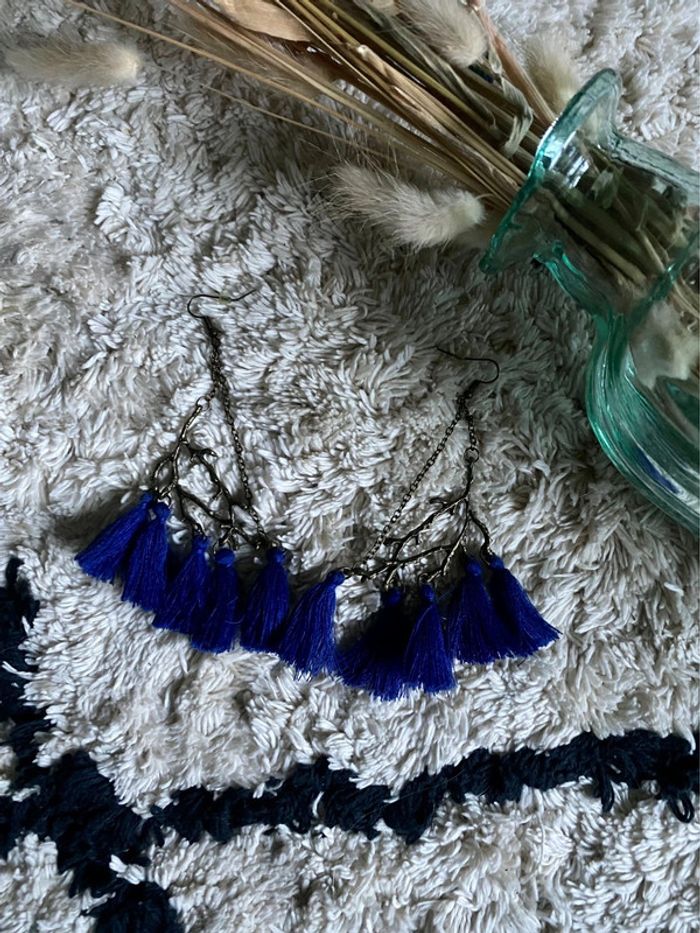 Boucles d’oreilles avec pompons bleu marine handmade neuf sans étiquette - photo numéro 2