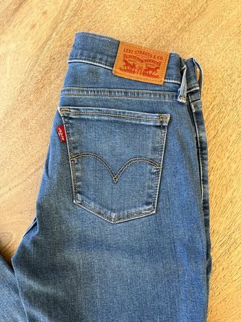 Jean skinny Levi’s 710 super skinny Neuf taille 25