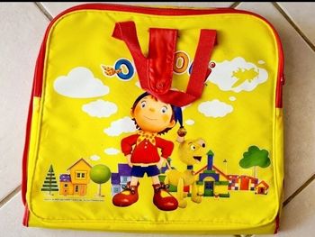 Grande sacoche oui-oui en excellent état avec tous les accessoires en photo