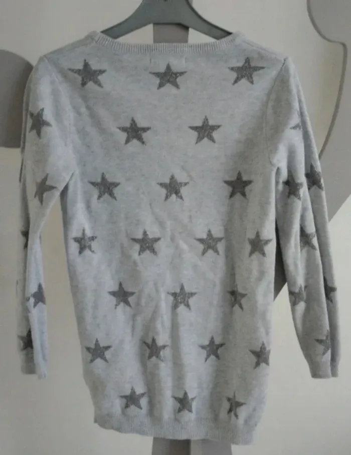 Pull gris motif étoile argenté Primark taille 8-9 ans - photo numéro 2