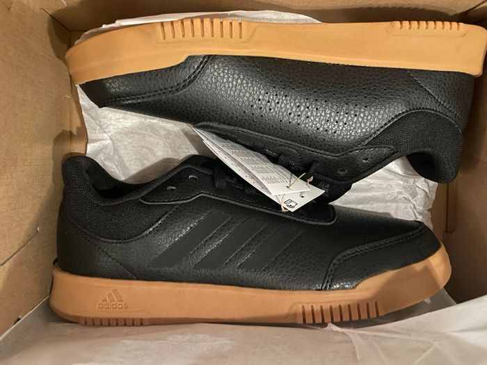 Baskets Adidas training pointure 38,5 - photo numéro 4