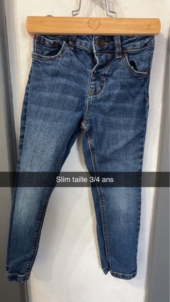 Joli jean slim mixte, en bon état