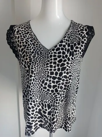 Magnifique haut débardeur beige blanc cassé et dentelle noire motif fantaisie T.40 Camille de Paris