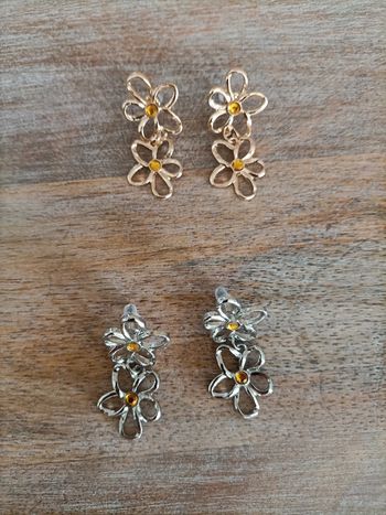 2 paires de boucles d'oreille pendants Fleurs