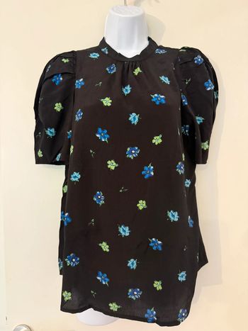 Blouse noire fleurie