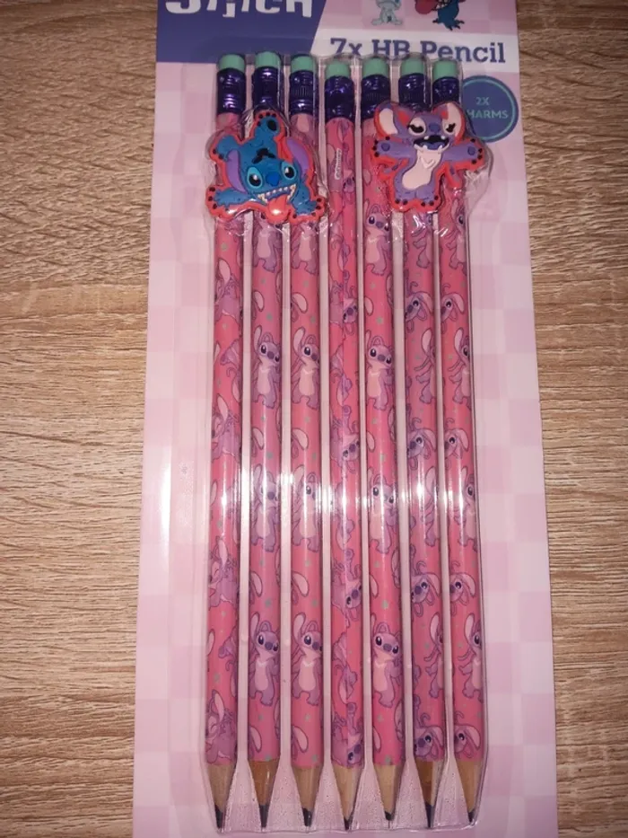 Lot de 7 crayons Disney Stitch roses avec gommes - photo numéro 2