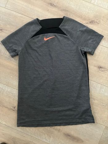 T shirt dry fit  taille M enfant 