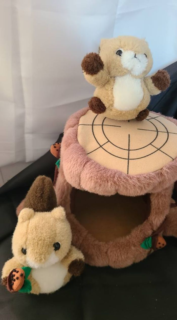 Peluches 2 écureuils avec tronc d’arbre - photo numéro 2